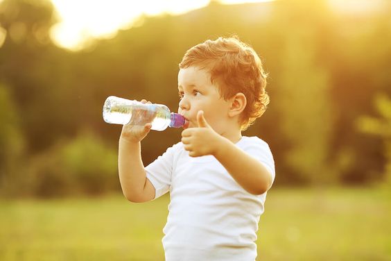 Il tuo bambino ti chiede un bicchiere di acqua prima di addormentarsi?